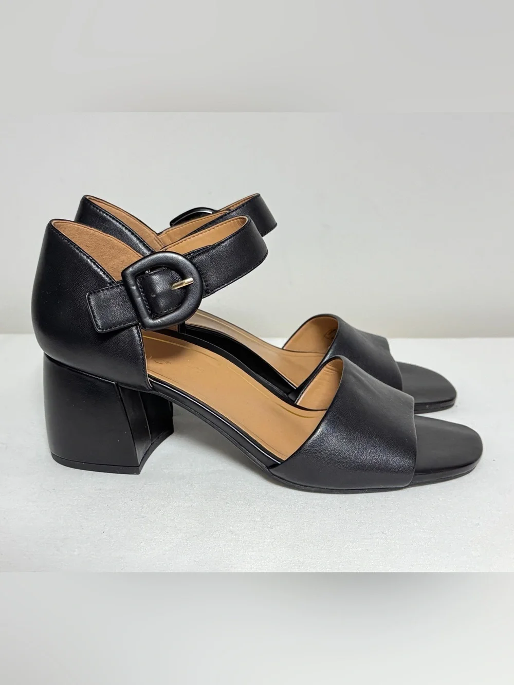 Vionic Chardonnay Black Leather Chunky Heeled Sandals